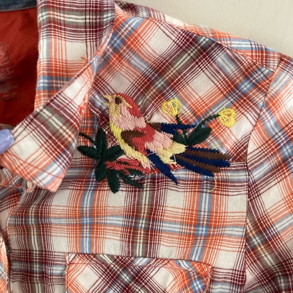Beautiful plaid embroidered shirt - Picture 1 of 4